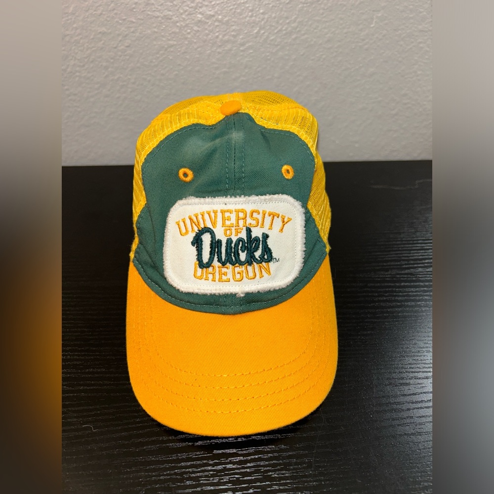 VTG University Of Oregon Trucker Hat Mesh Top of The World Sz XS 5 1/2 To 6 7/6